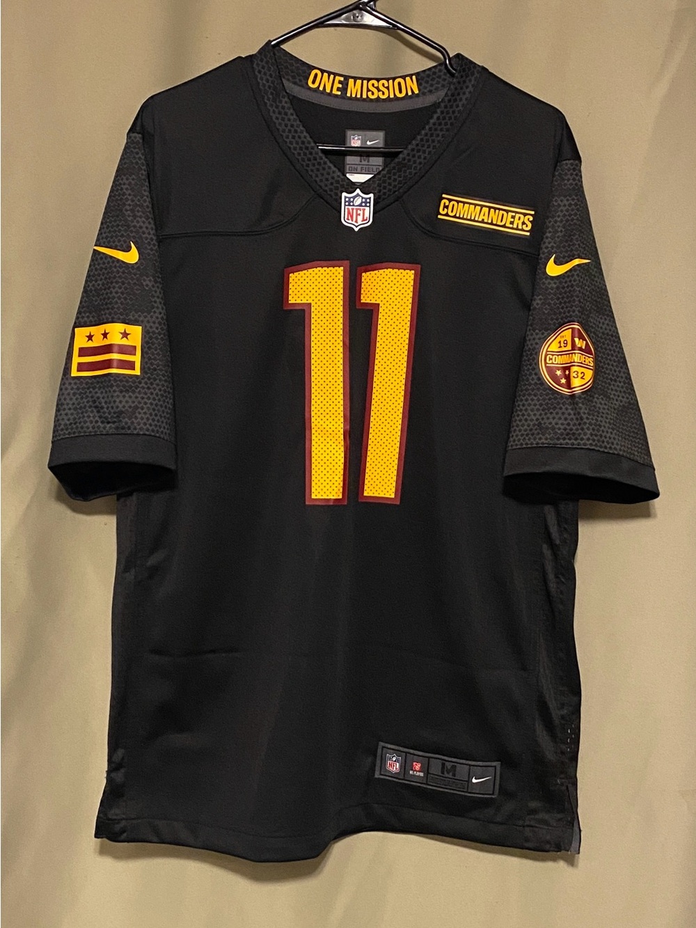 Nike, Washington Commanders Carlson Wentz 11 Black Alternate Jersey Mens M